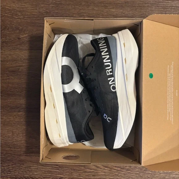 On Cloudboom Volt - Picture 4 of 5